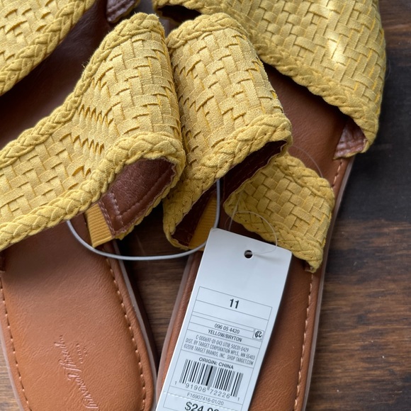 Universal Thread sandals! - Picture 2 of 3